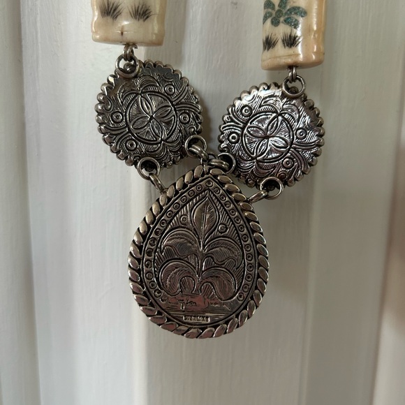 Stephen Dweck Hand Carved One of a Kind Sterling Silver Quartz Jade Necklace - Picture 5 of 10